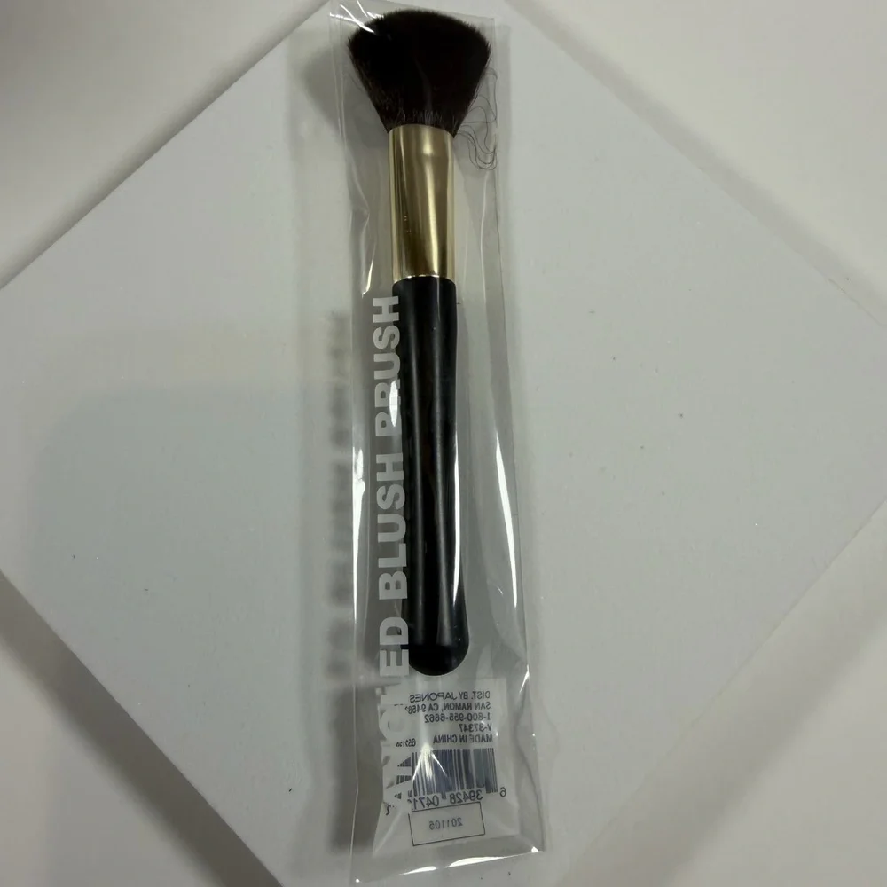 🩷5/$10🩷 Black and Gold Blush Brush